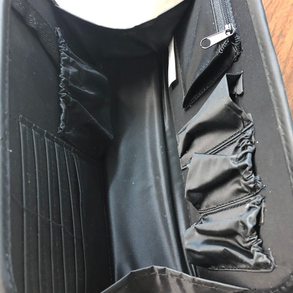 Purse divider/organizer with mixed beauty products